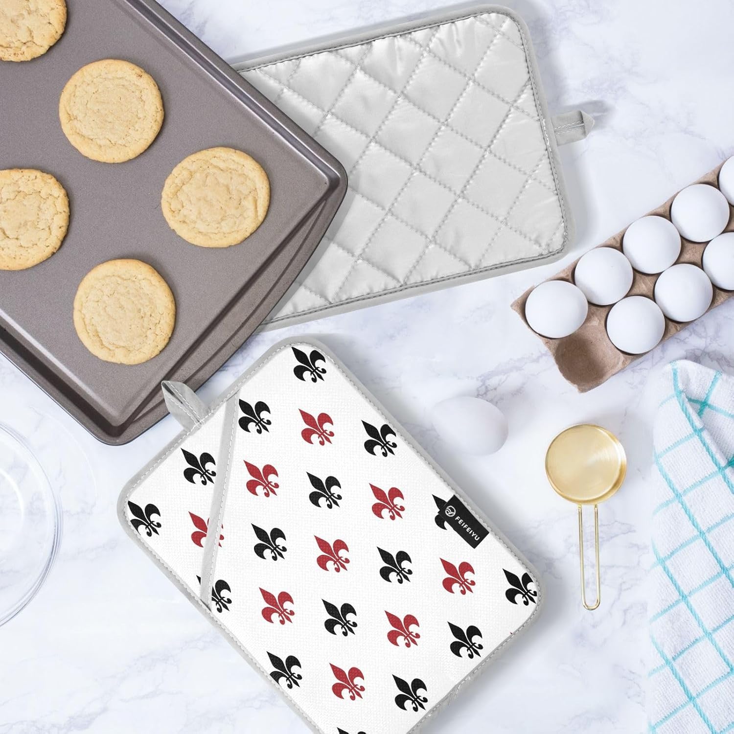 Fleur De Lis RedFrench Damask Heat-Resistant Pot Holders