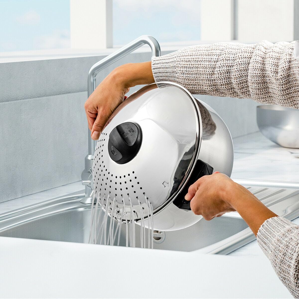 48 Quart Stainless Steel Pasta Pot with Strainer Lid and Locking Handle
