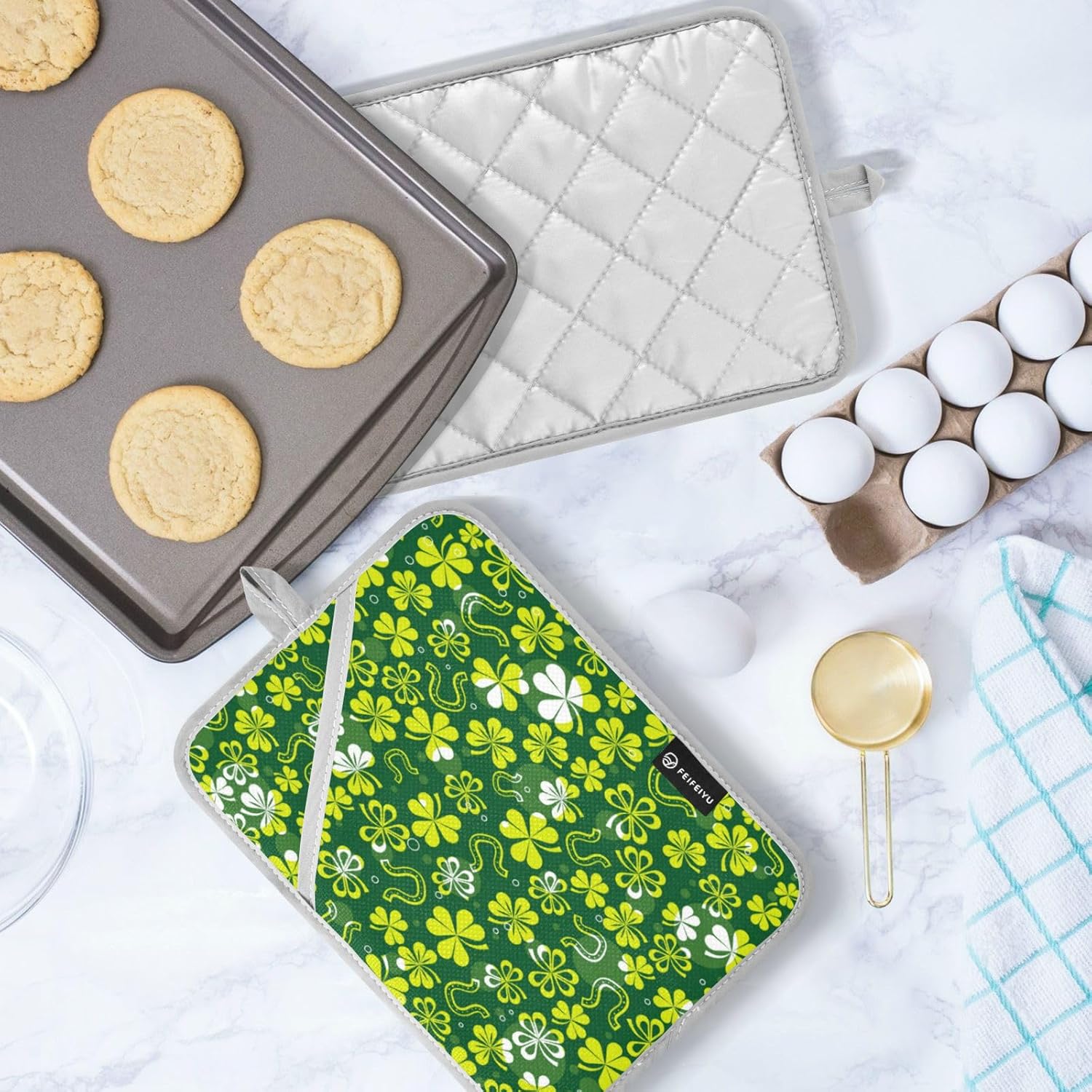 Kcldeci Green White Shamrock 2-Piece Pot Holder Set Heat Resistant